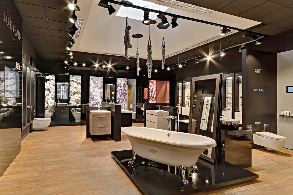 <p>El Showroom de baños de la calle Legerova no solo expone sanitarios para el gran público, también los presenta a profesionales del ámbito de la arquitectura, el diseño y la fontanería.</p>0